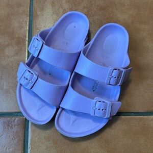 Like New Birkenstock Purple Sandals Sz. 34 L3